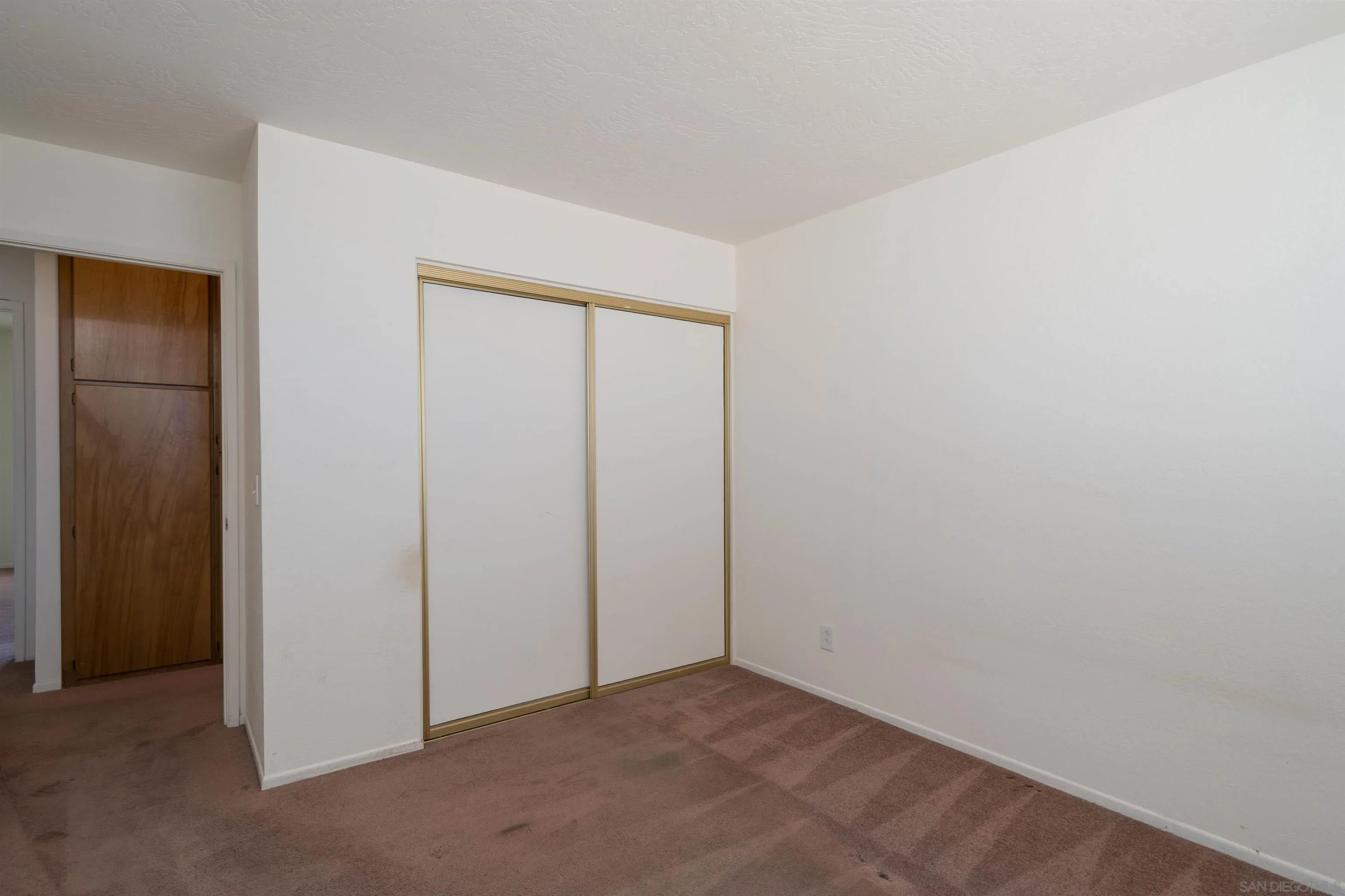 11341 Chimayo Road Apple Valley, CA 92308 - Photo 9 of 27 a view of an empty room