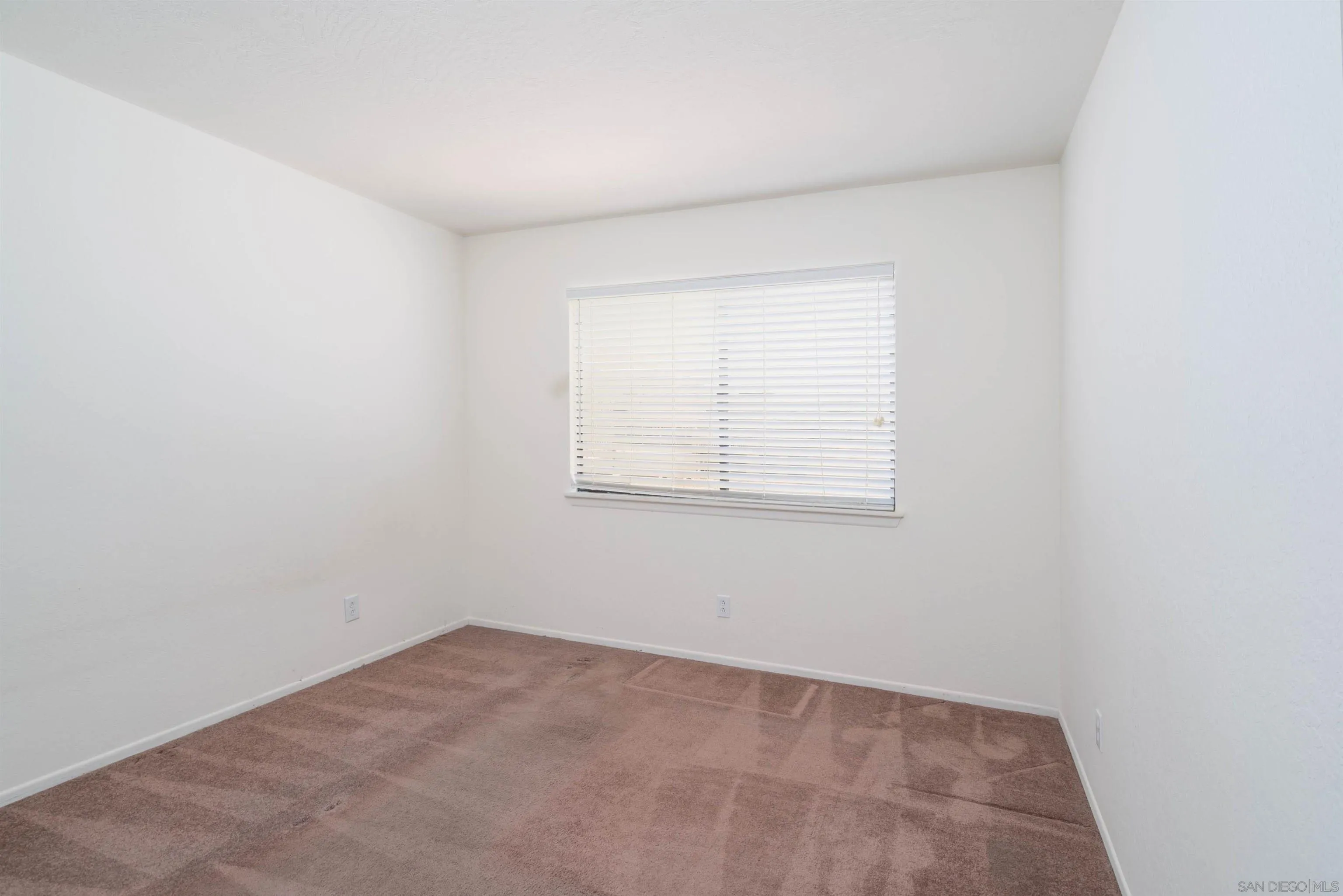 11341 Chimayo Road Apple Valley, CA 92308 - Photo 10 of 27 an empty room with a window