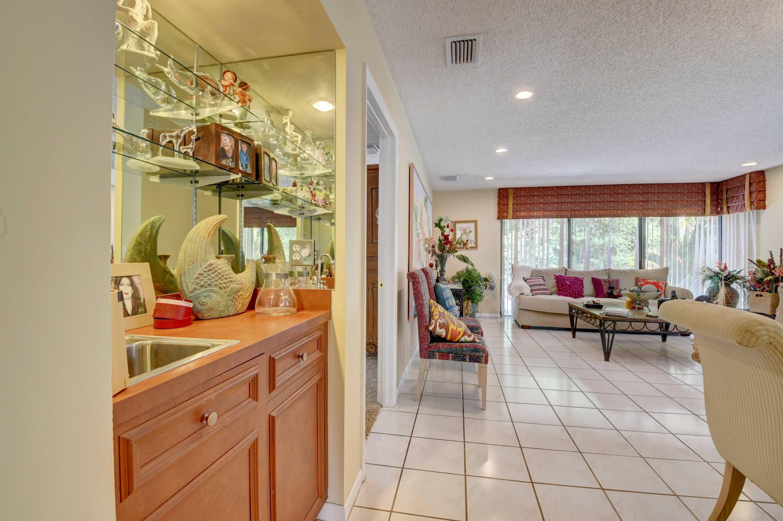 9827 Erica Court Boca Raton, FL 33496 - Photo 10 of 29 WET BAR