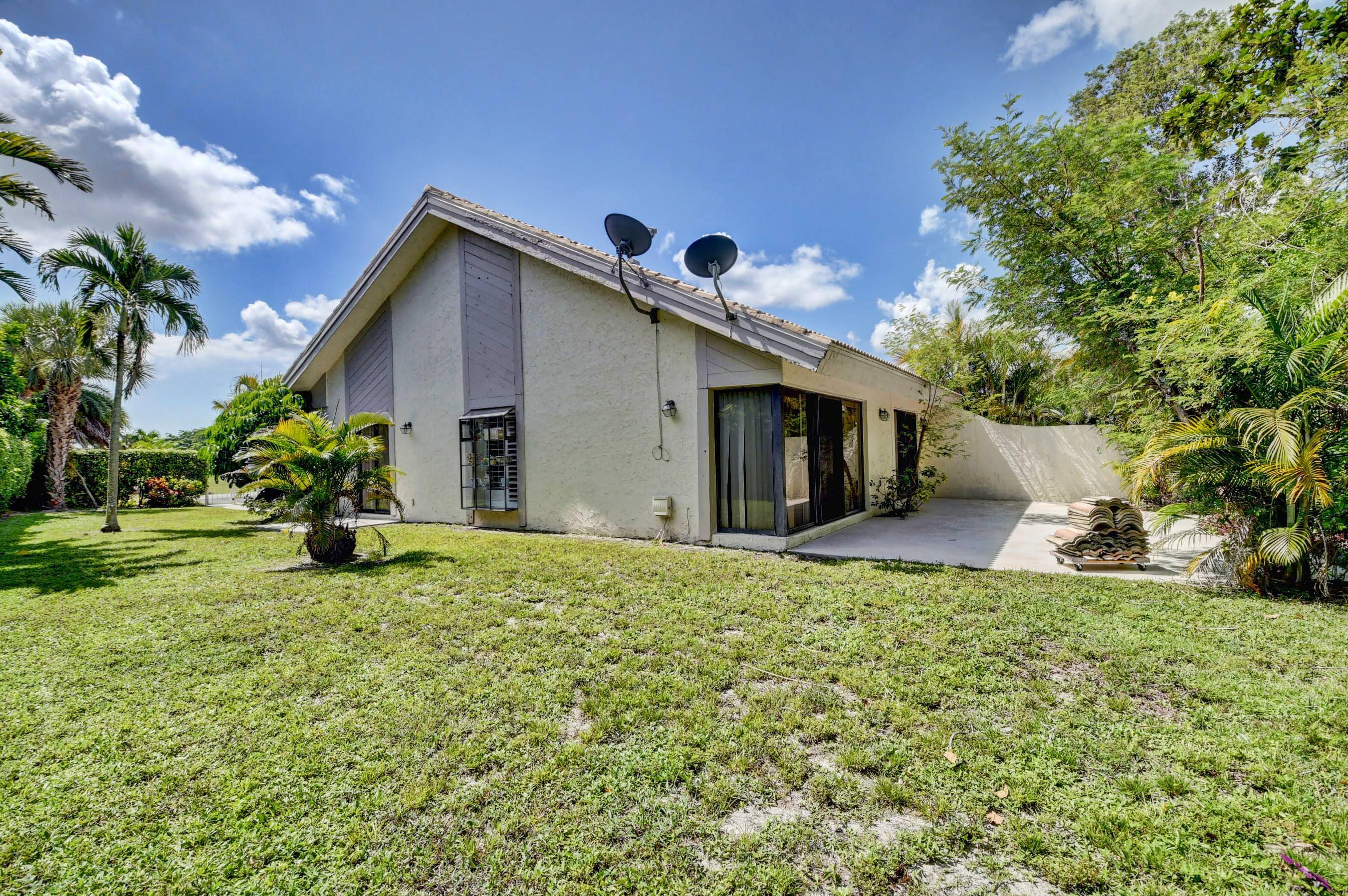 9827 Erica Court Boca Raton, FL 33496 - Photo 19 of 29 BACKYARD & PATIO