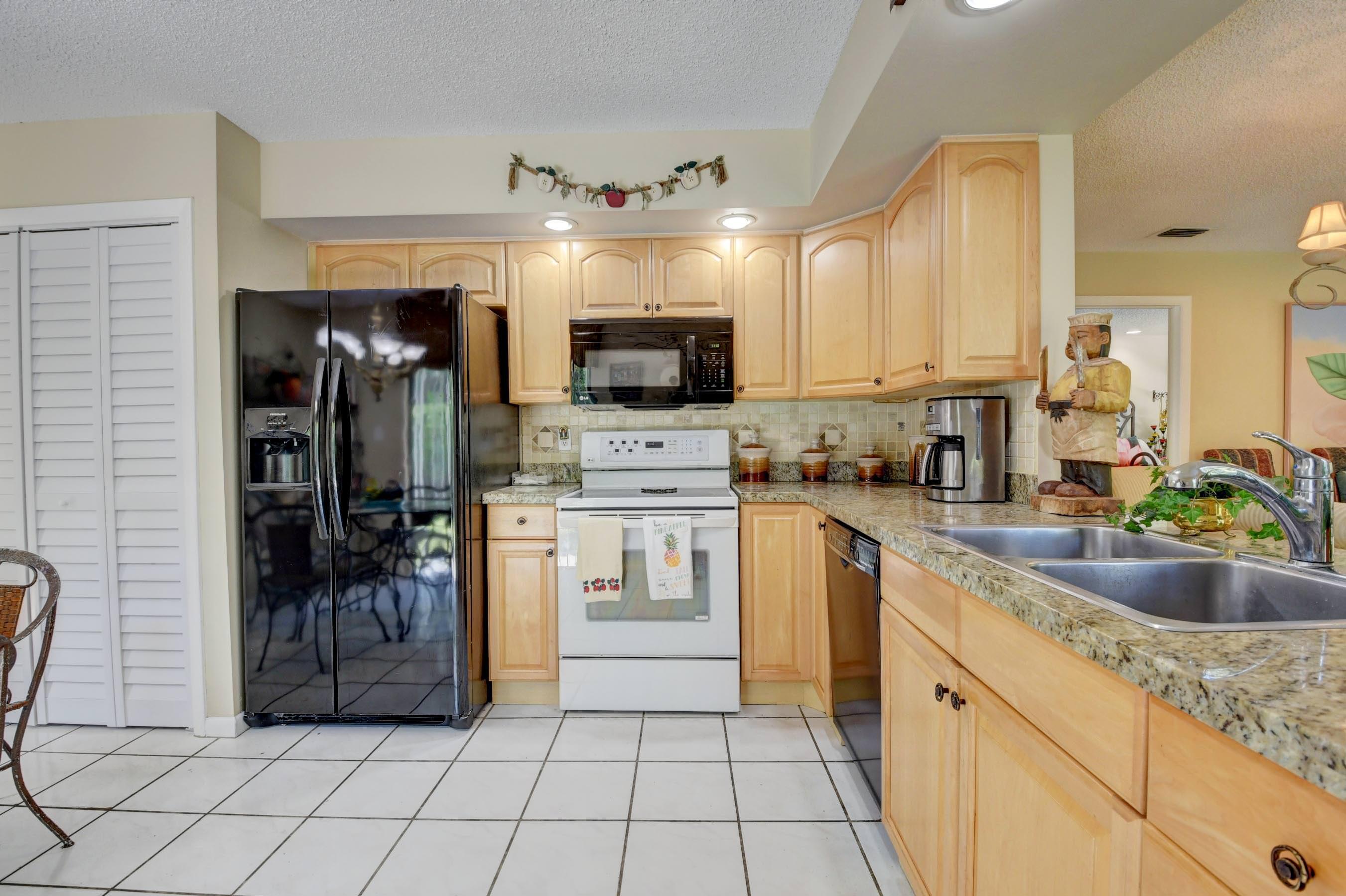 9827 Erica Court Boca Raton, FL 33496 - Photo 3 of 29 NEW REFRIGERATOR