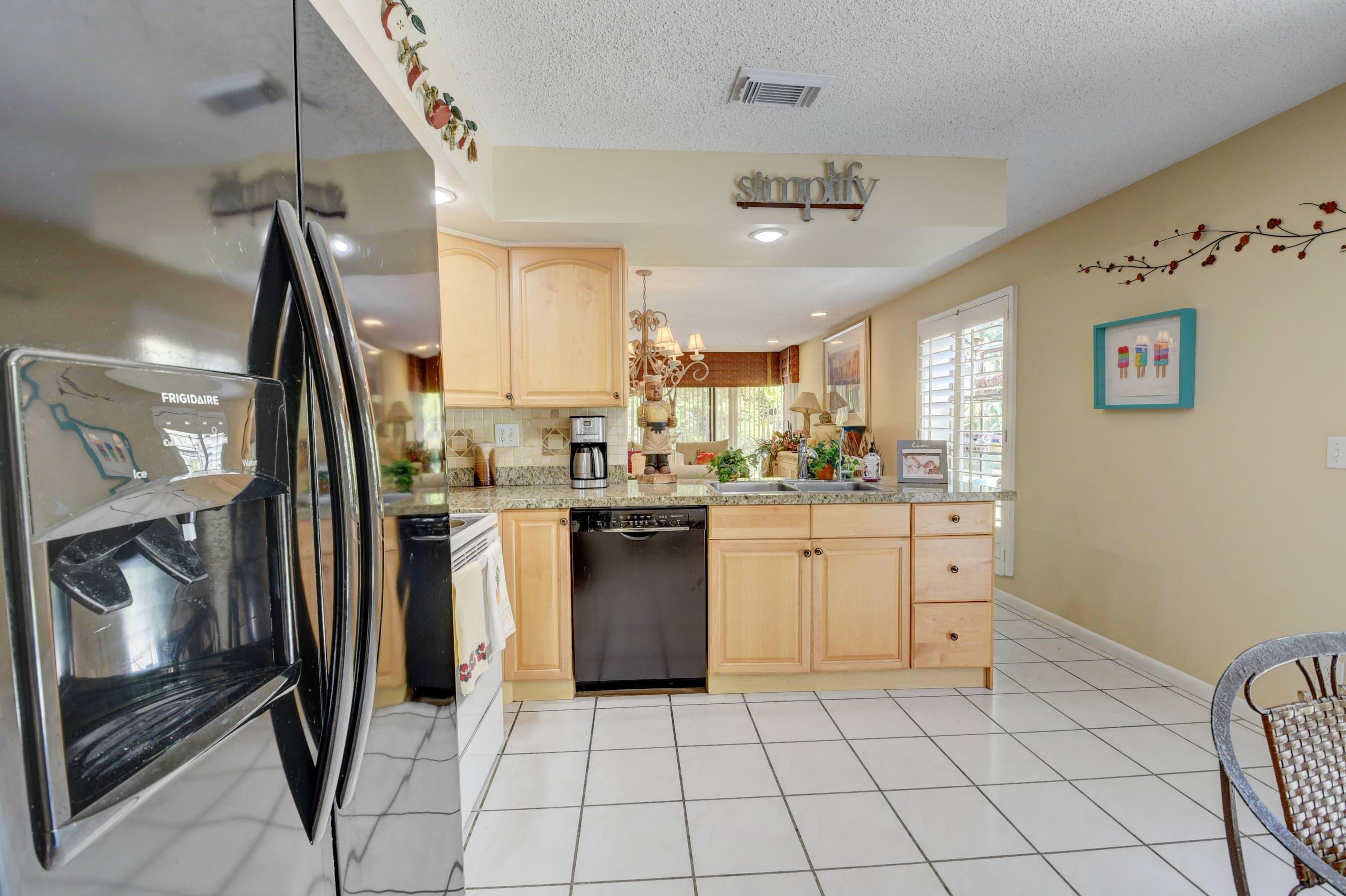 9827 Erica Court Boca Raton, FL 33496 - Photo 4 of 29 GRANITE COUNTERS