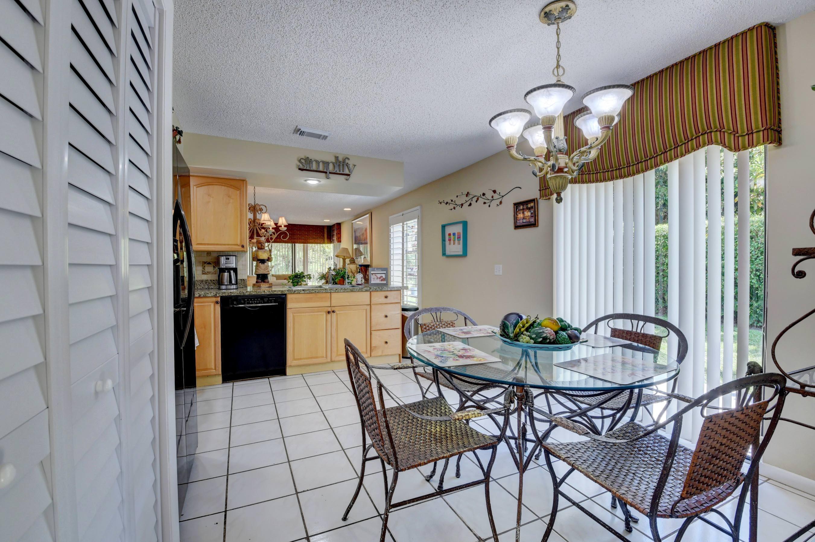 9827 Erica Court Boca Raton, FL 33496 - Photo 5 of 29 EAT-IN KITCHEN