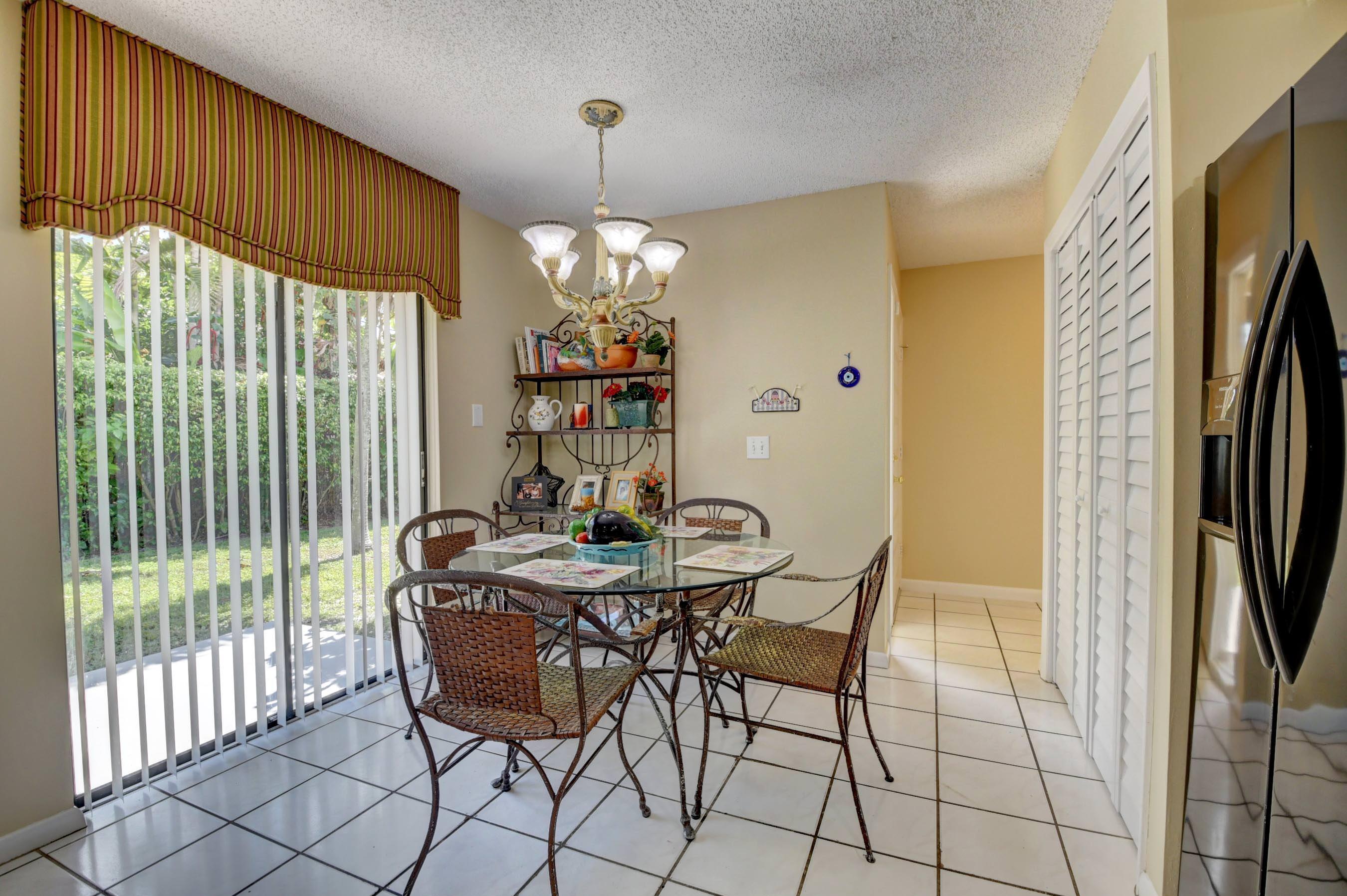 9827 Erica Court Boca Raton, FL 33496 - Photo 6 of 29 BREAKFAST AREA