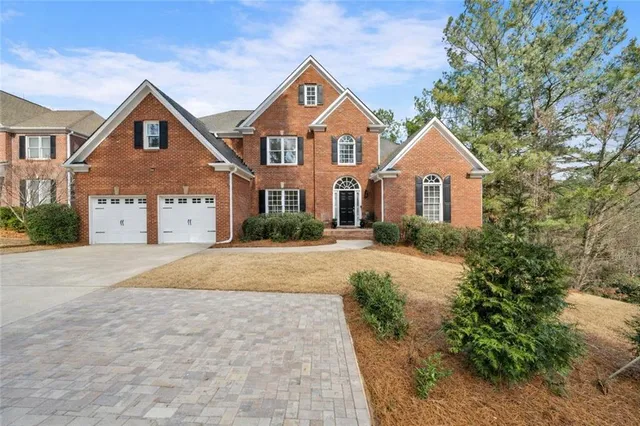 $900,000 | 5640 Overlook Bluff, Johns Creek, GA 30097
