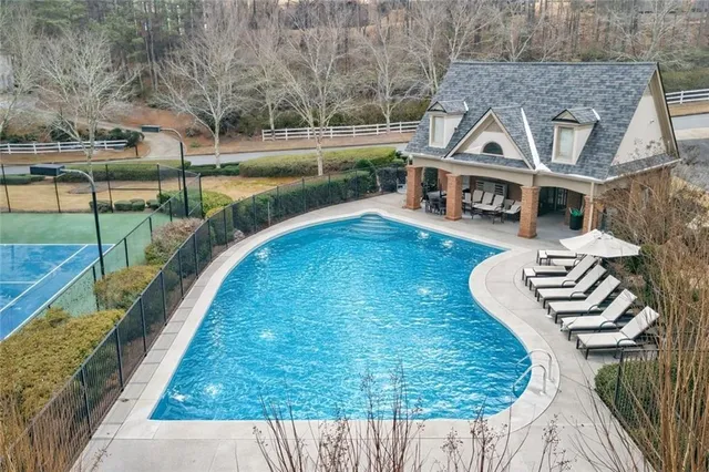 $900,000 | 5640 Overlook Bluff, Johns Creek, GA 30097