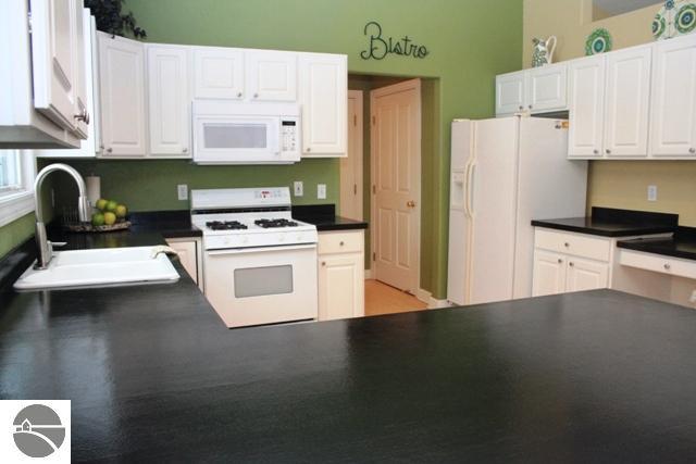 429 East Silver Lake Road Traverse City, MI 49685 - Photo 18 of 38 1743136-17.JPG
