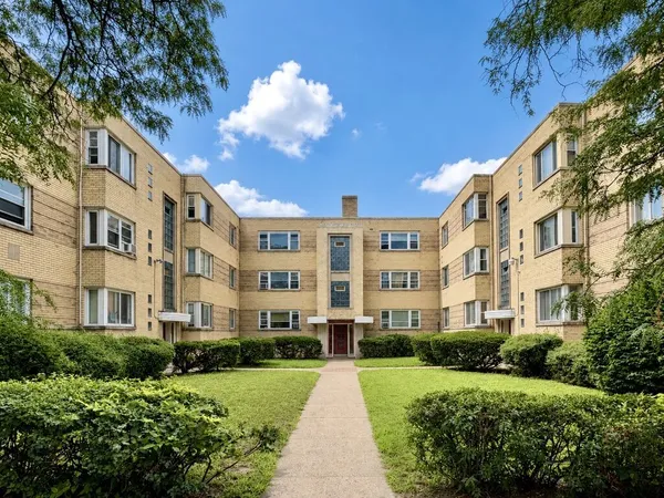 $1,700 | 2057 East 72nd Street, Unit 3, Chicago, IL 60649