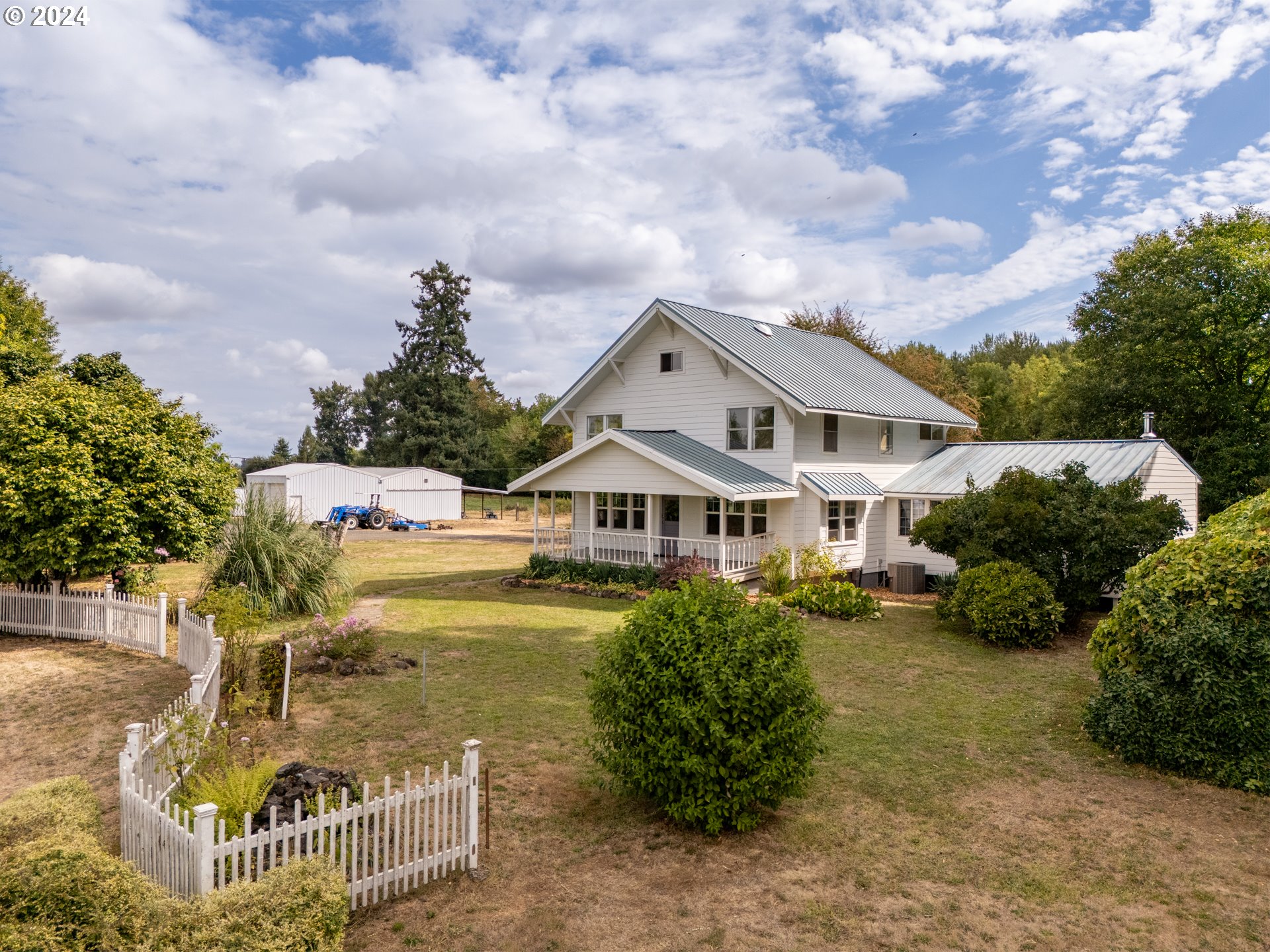 18451 Southeast Lower Island Road Dayton, OR 97114 - Photo 1 of 47 a front view of a house with garden