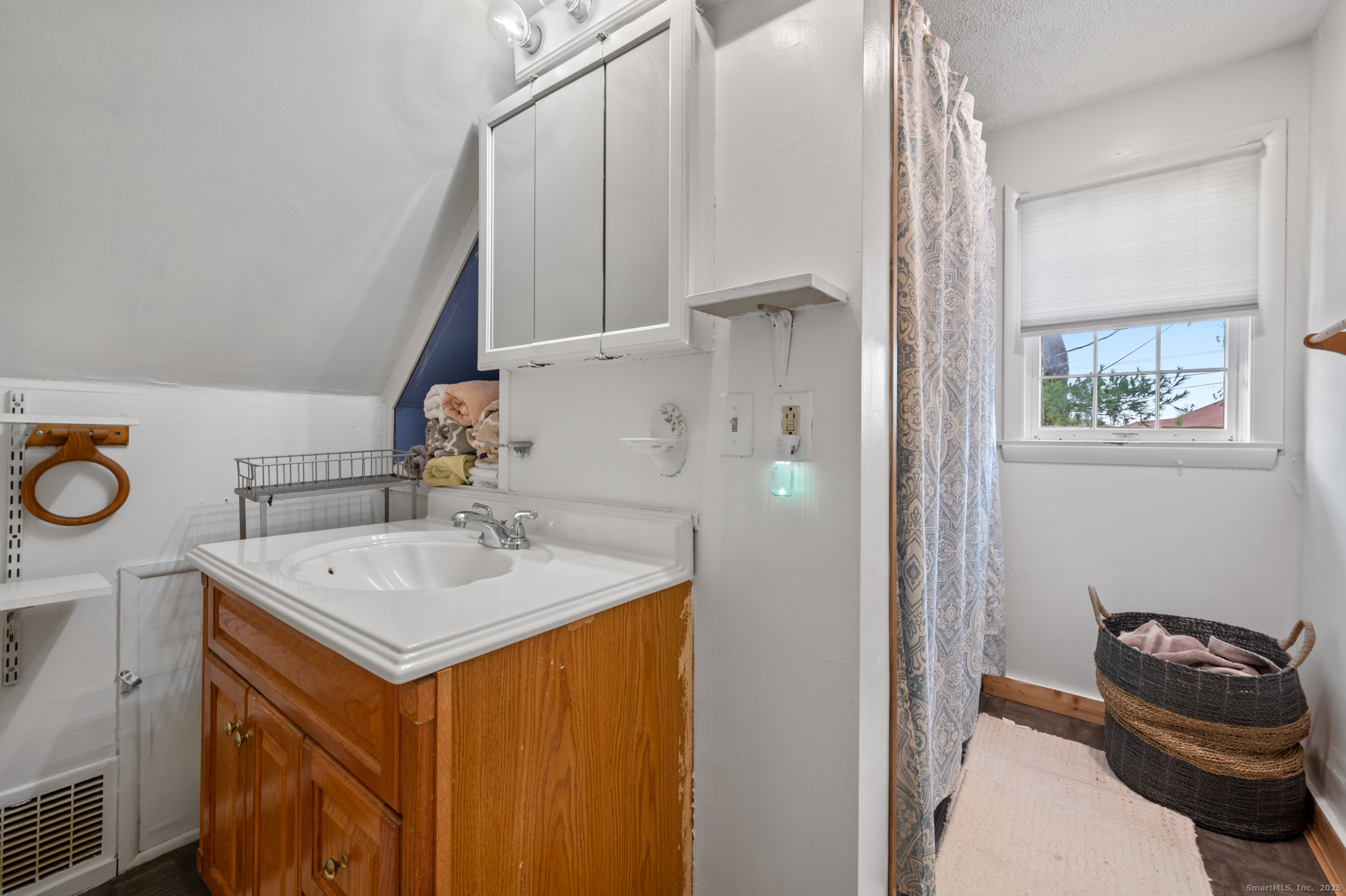 9 Cook Street Manchester, CT 06040 - Photo 20 of 37