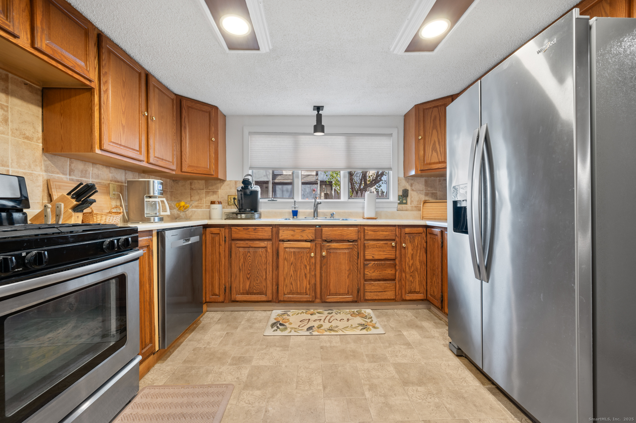 9 Cook Street Manchester, CT 06040 - Photo 3 of 37