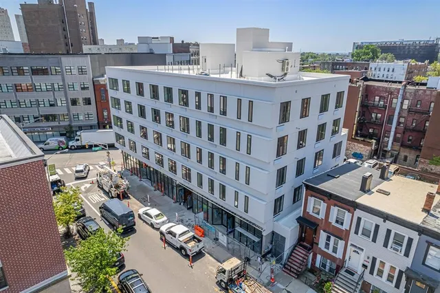 $2,975 | 293 Fairmount Avenue, Unit 404, Jersey City, NJ 07306