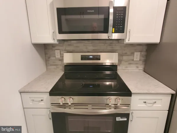 a close up view of a washer and dryer