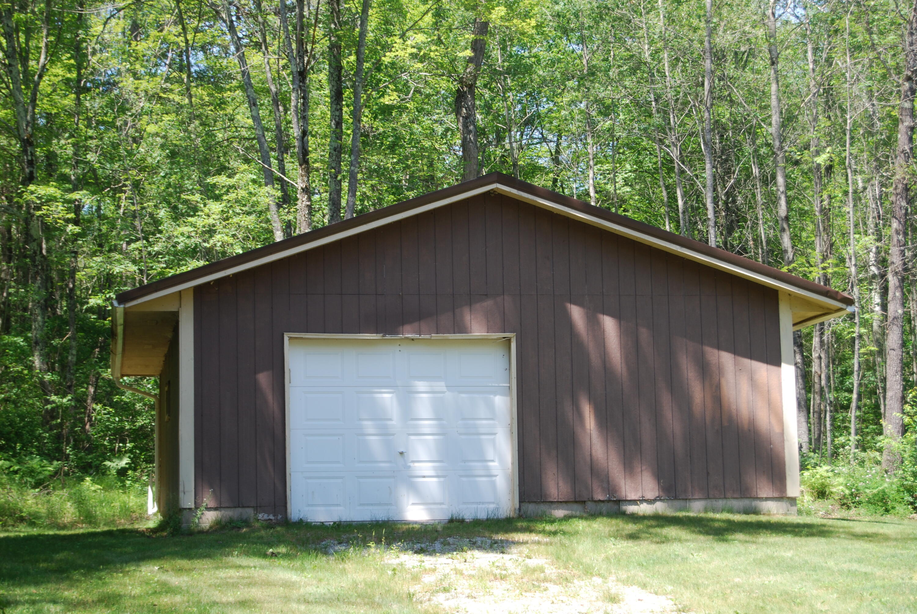 N11490 Nelson Road Athelstane, WI 54177 - Photo 2 of 39 Large Garage