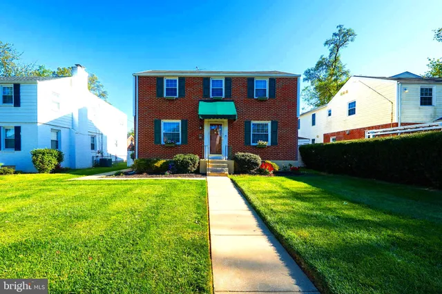 a view of house with yard