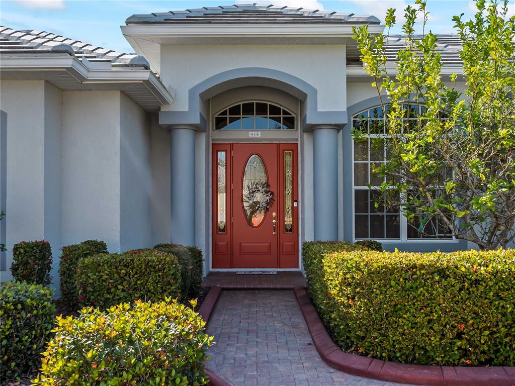 918 Chickadee Drive Venice, FL 34285 - Photo 7 of 85 a front view of a house with garden