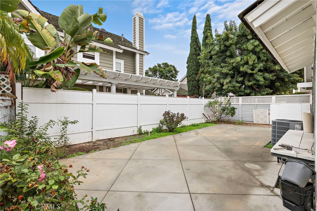 6 Fieldflower Irvine, CA 92614 - Photo 32 of 37 a front view of a house with a garden