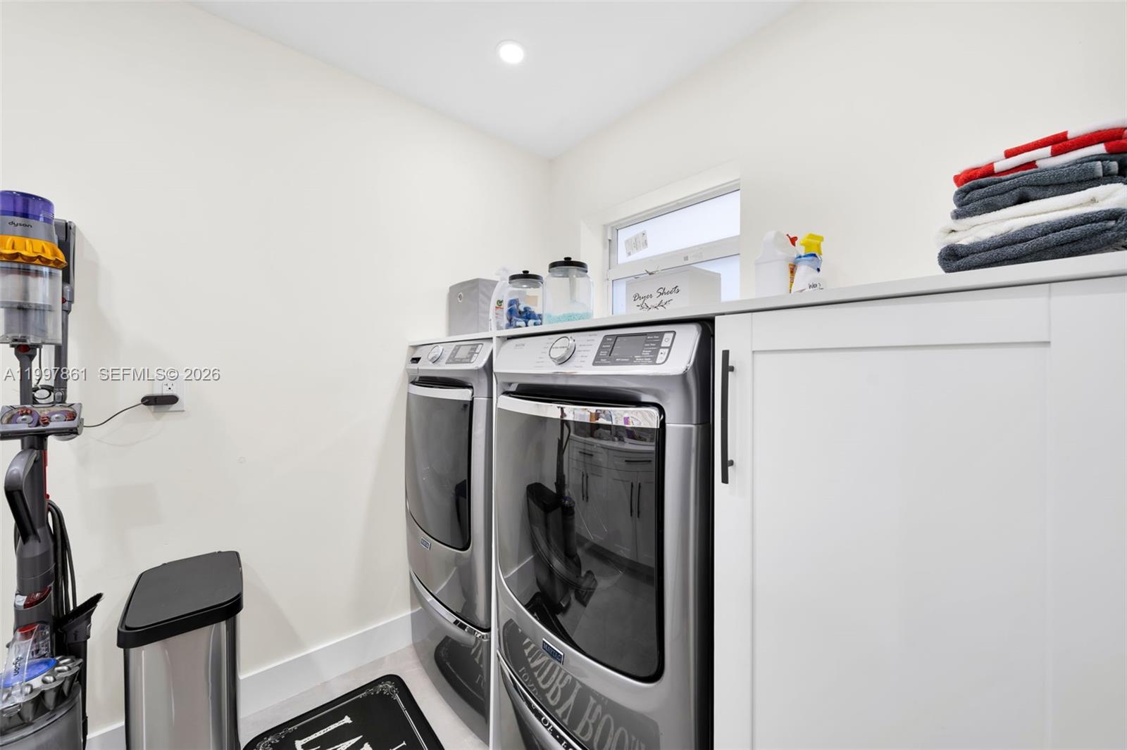1574 Ricardo Avenue Fort Myers, FL 33901 - Photo 21 of 59 a utility room with dryer and washer