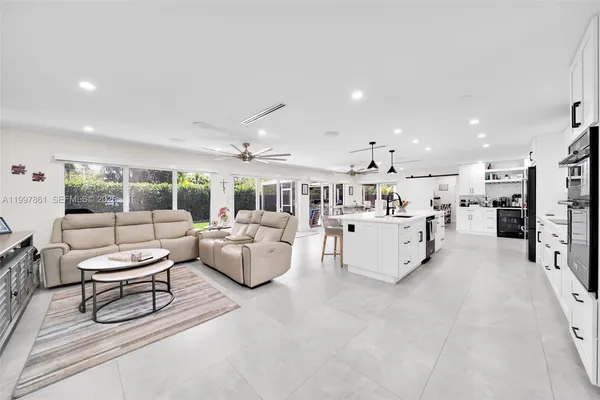 $690,000 | 1574 Ricardo Avenue, Fort Myers, FL 33901