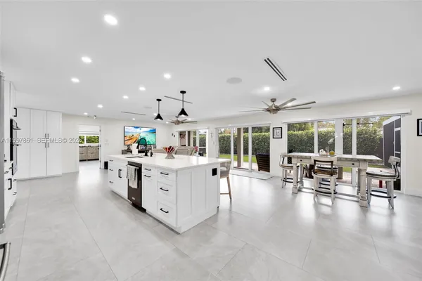 $690,000 | 1574 Ricardo Avenue, Fort Myers, FL 33901