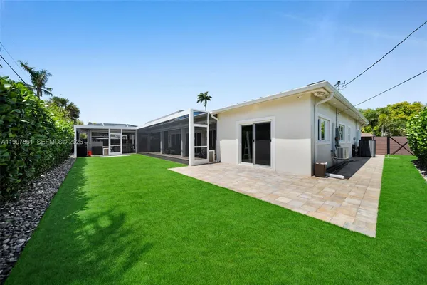 $690,000 | 1574 Ricardo Avenue, Fort Myers, FL 33901