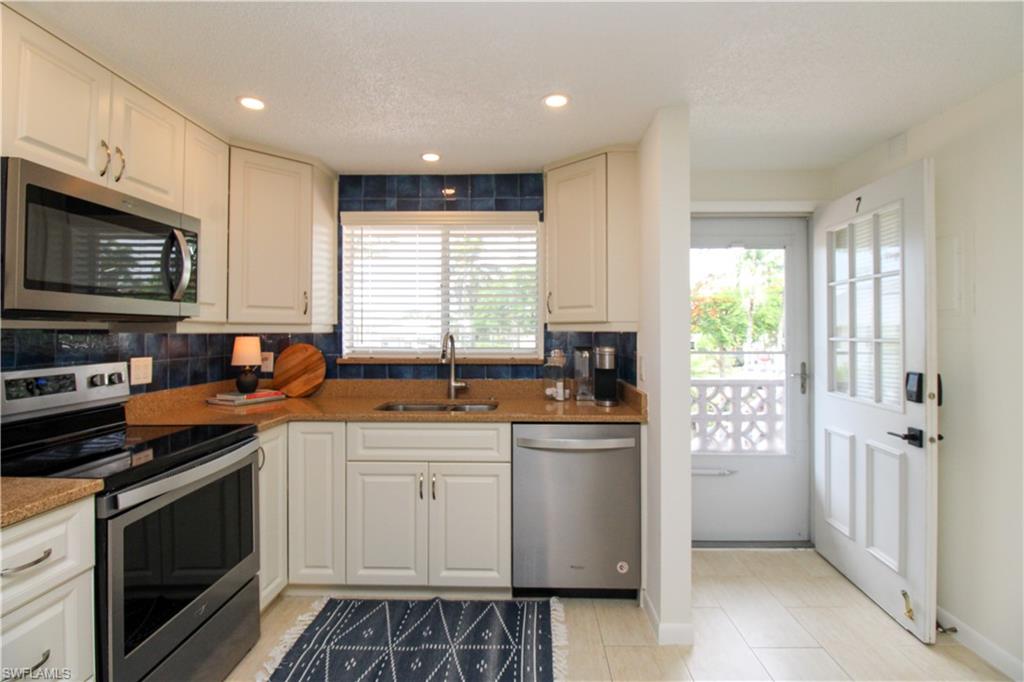 1686 Blue Point Avenue, Unit B7 Naples, FL 34102 - Photo 17 of 49