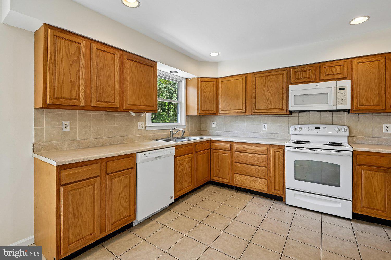 7879 Elizabeth Road Pasadena, MD 21122 - Photo 14 of 36 Kitchen