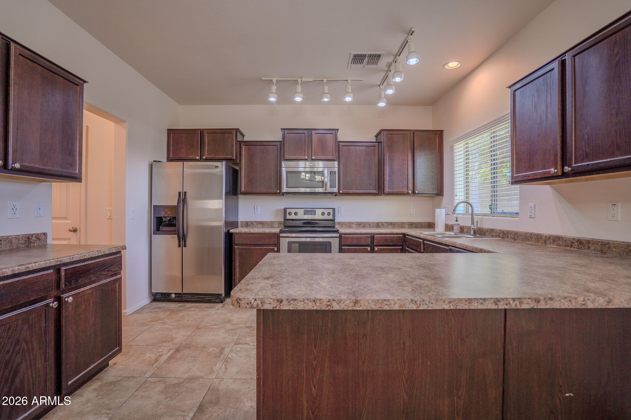 10225 West Camelback Road, Unit 28 Phoenix, AZ 85037 - Photo 8 of 29 DSC00428-HDR
