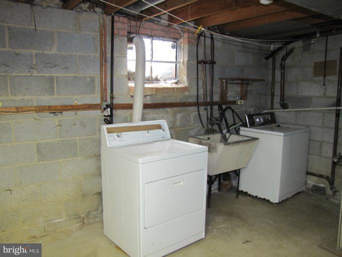 13113 Hathaway Drive Silver Spring, MD 20906 - Photo 2 of 22 Laundry