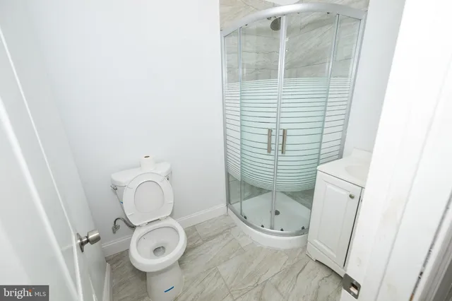 a bathroom with a toilet and a shower