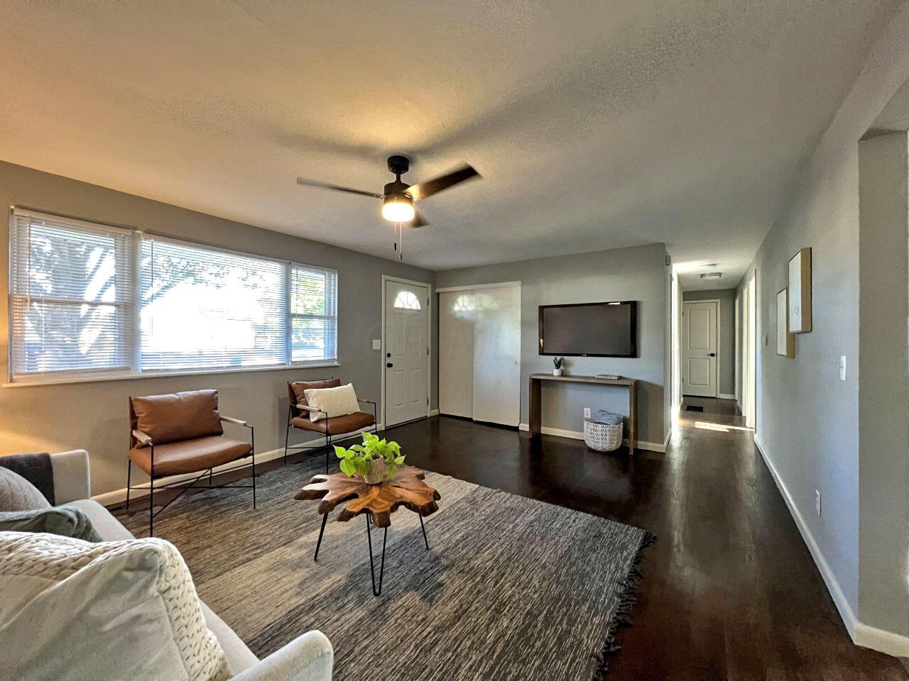 4363 Maize Road Columbus, OH 43224 - Photo 6 of 32 Family Room