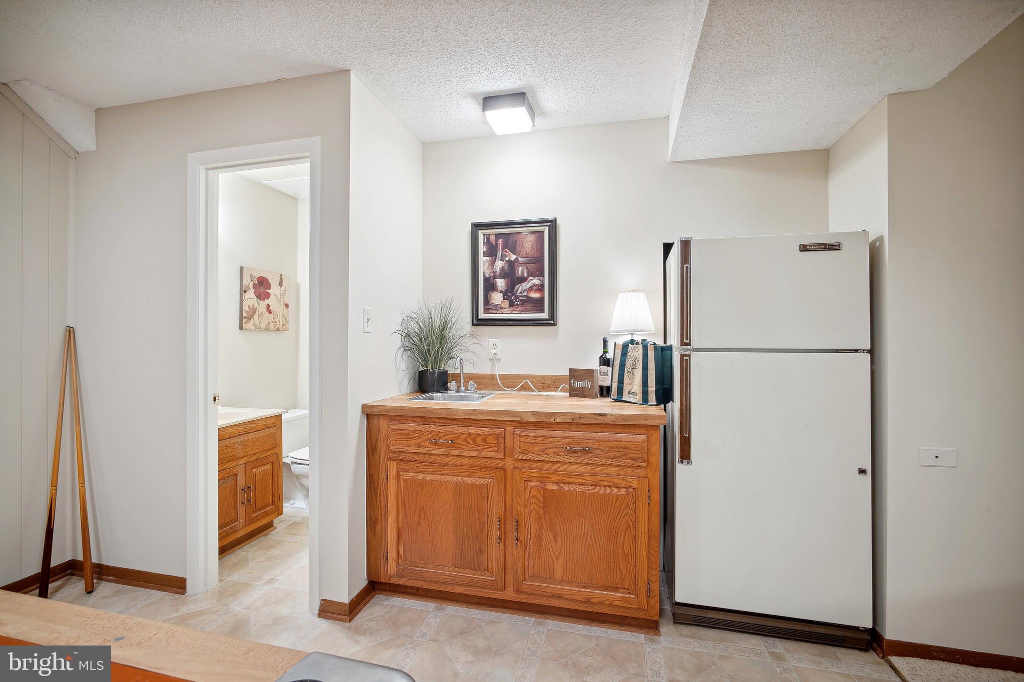 9809 Natick Road Burke, VA 22015 - Photo 39 of 48 Wet bar w/ fridge