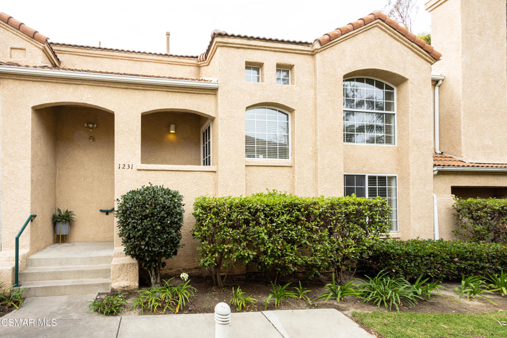 1231 Lost Point Lane Oxnard, CA 93030 - Photo 2 of 29