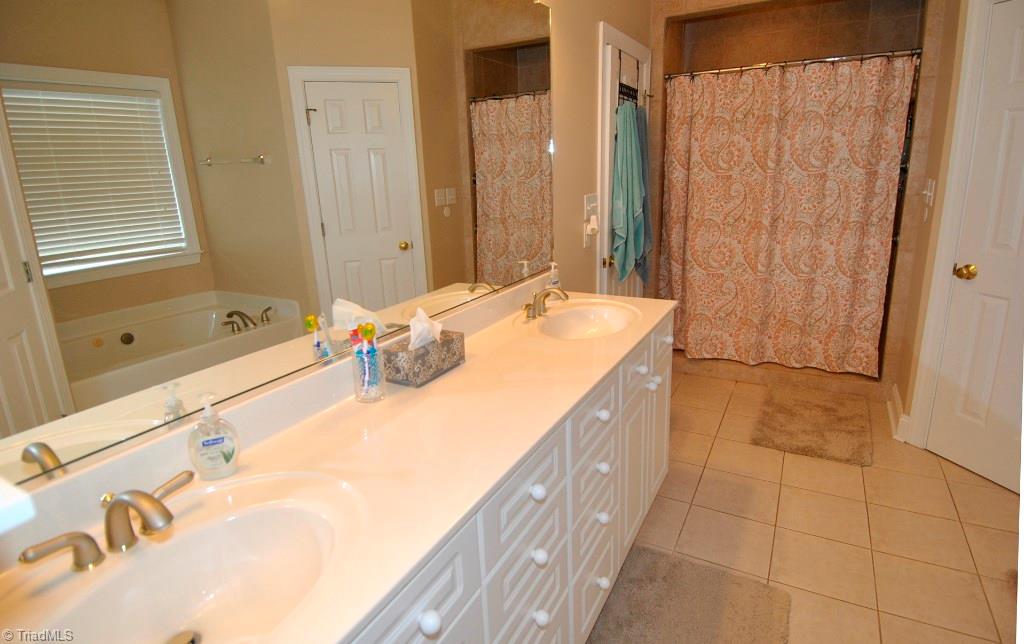 3603 Hunting Ridge Drive High Point, NC 27265 - Photo 9 of 21 Gallery Image 9