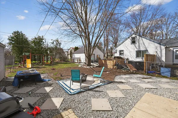 $254,000 | 8915 Deering Street, Livonia, MI 48150
