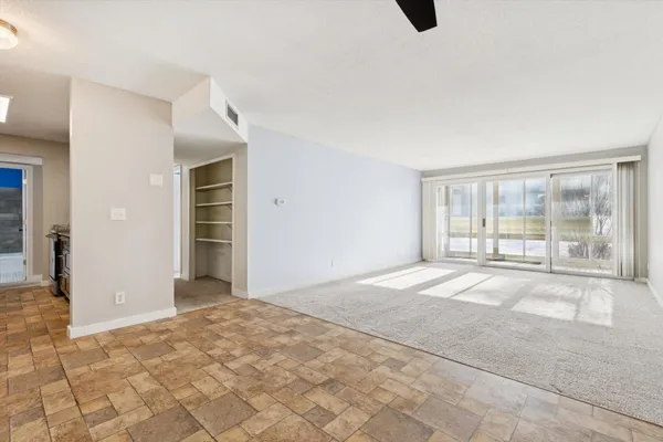 $149,900 | 130 Demont Avenue, Unit 142, Little Canada, MN 55117