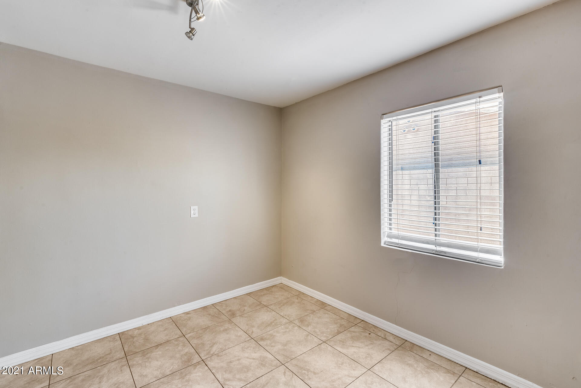 3026 West Monte Vista Road Phoenix, AZ 85009 - Photo 17 of 29