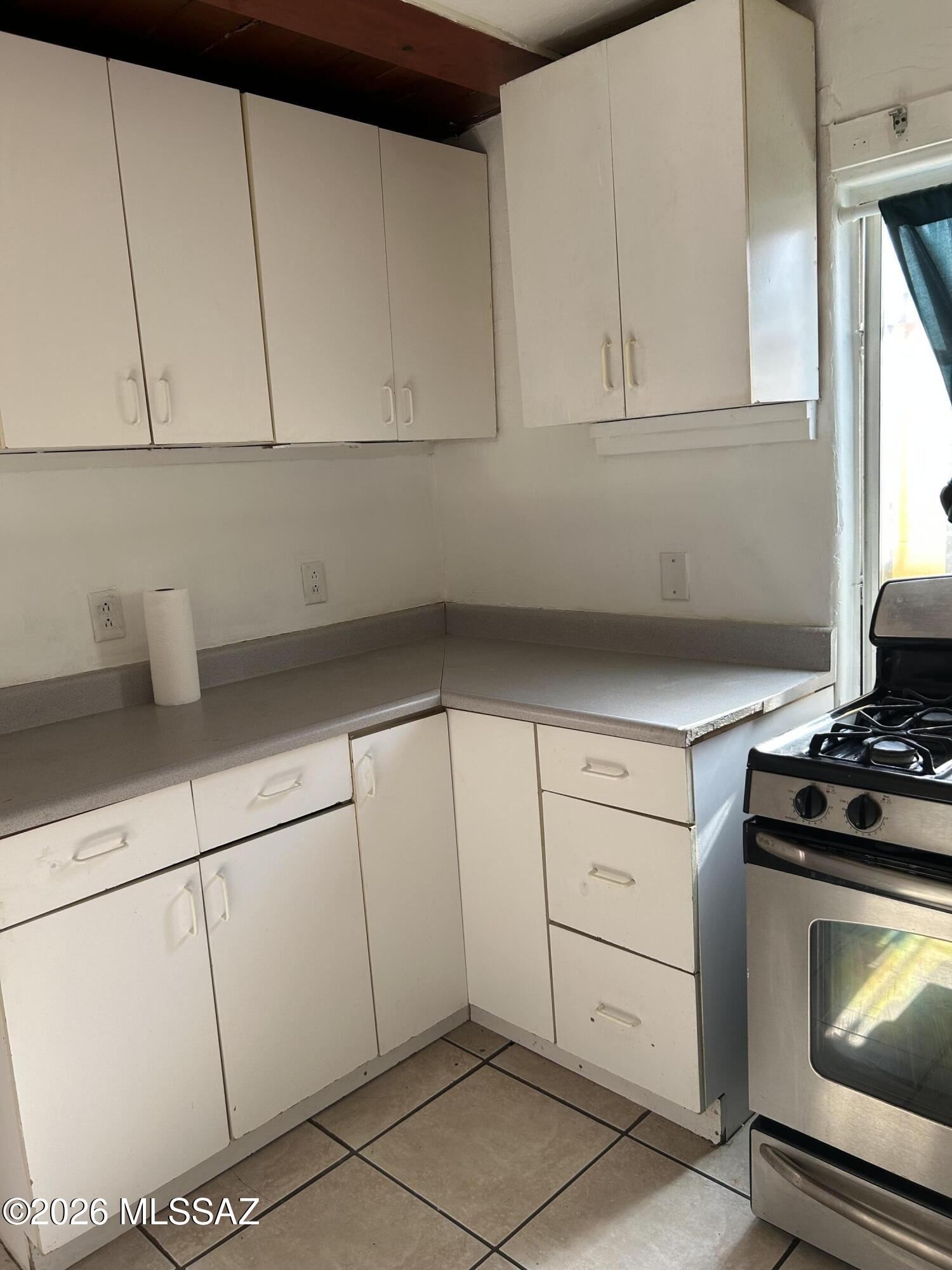 532 West Simmons Road Tucson, AZ 85705 - Photo 13 of 26 KITCHEN 2 SIMMONS