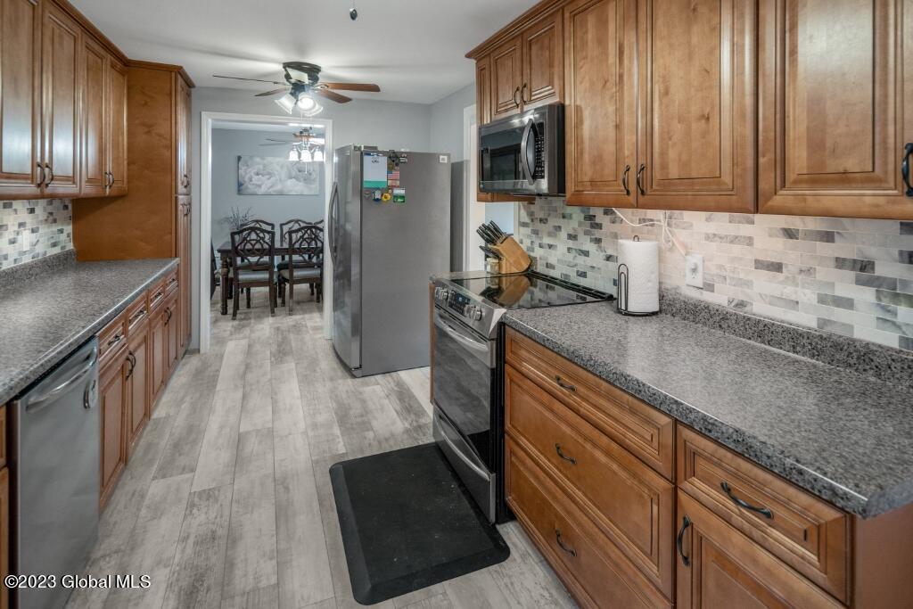 4220 Consaul Road Niskayuna, NY 12304 - Photo 6 of 26 5