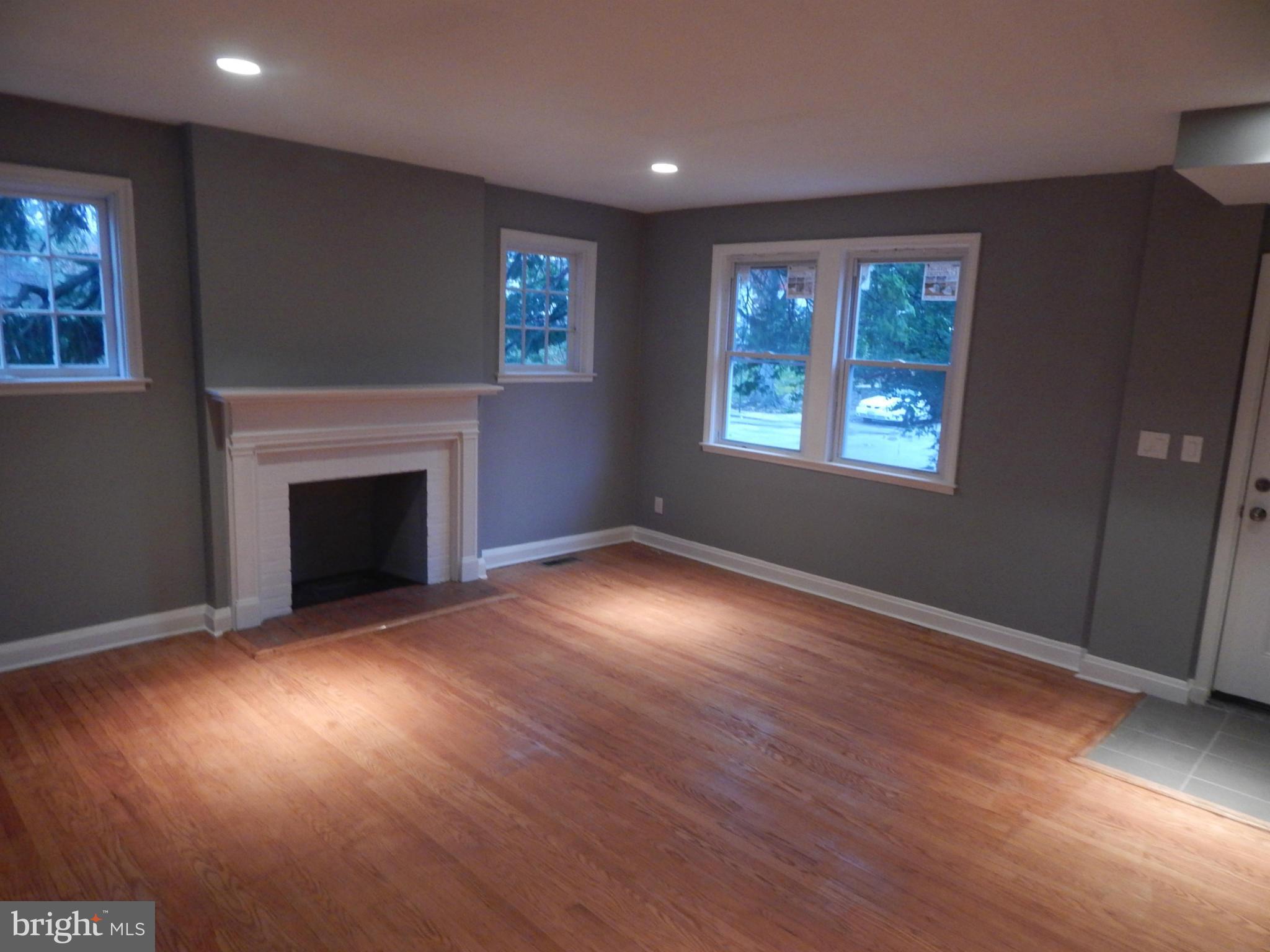 1601 Ralworth Road Baltimore, MD 21218 - Photo 7 of 30 Living Room