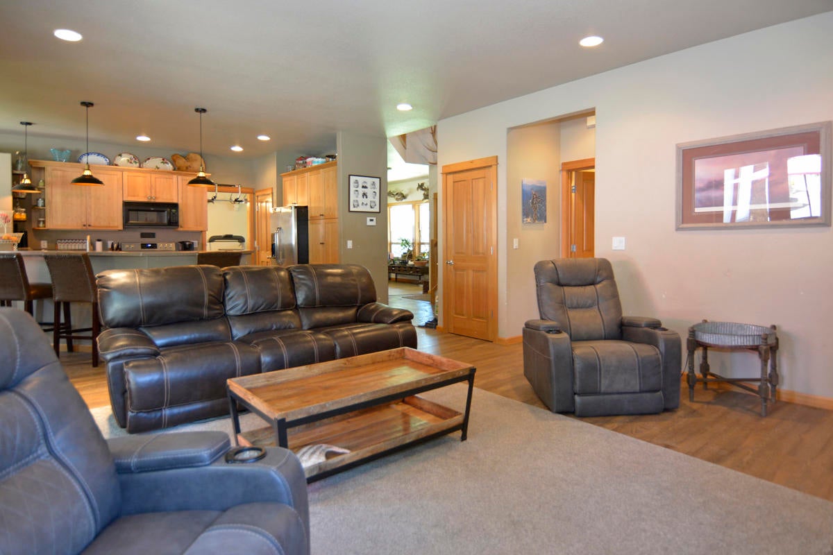 16856 Downey Road Bend, OR 97707 - Photo 20 of 36 24