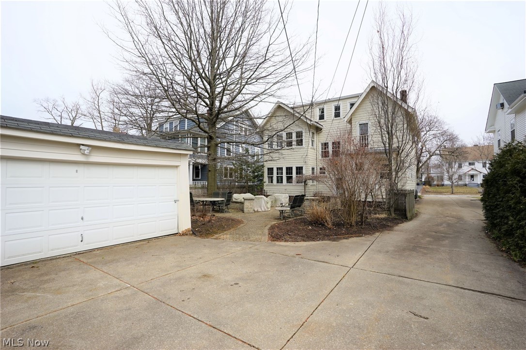 2884 Huntington Road Cleveland, OH 44120 - Photo 31 of 34