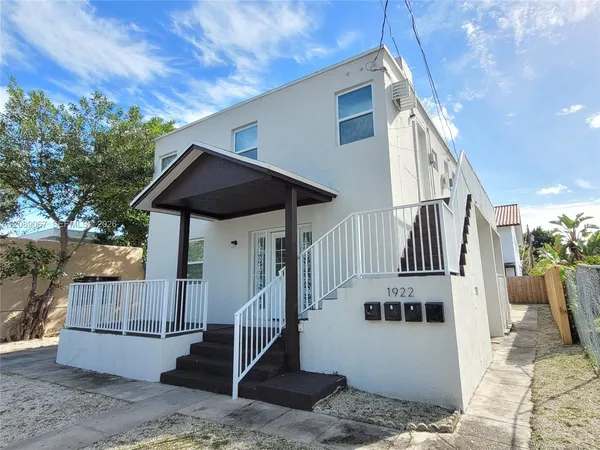$2,575 | 1922 Northwest 1st Street, Unit 1, Miami, FL 33125