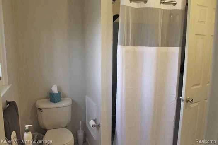 66501 Powell Road Washington, MI 48095 - Photo 11 of 24 Bathroom 1.jpg