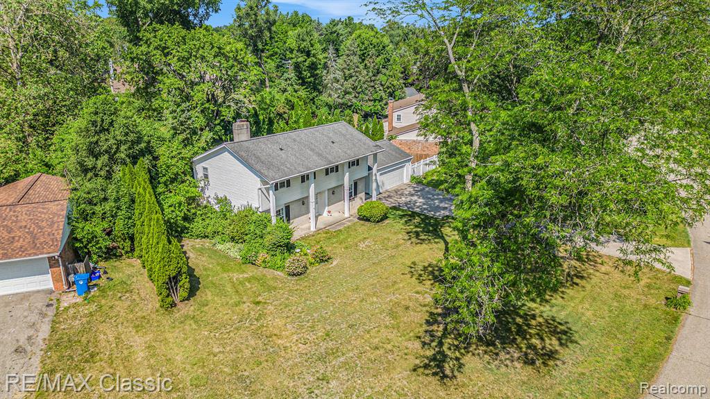 1925 Dawn Ridge Road Walled Lake, MI 48390 - Photo 29 of 35 Gallery Image 29