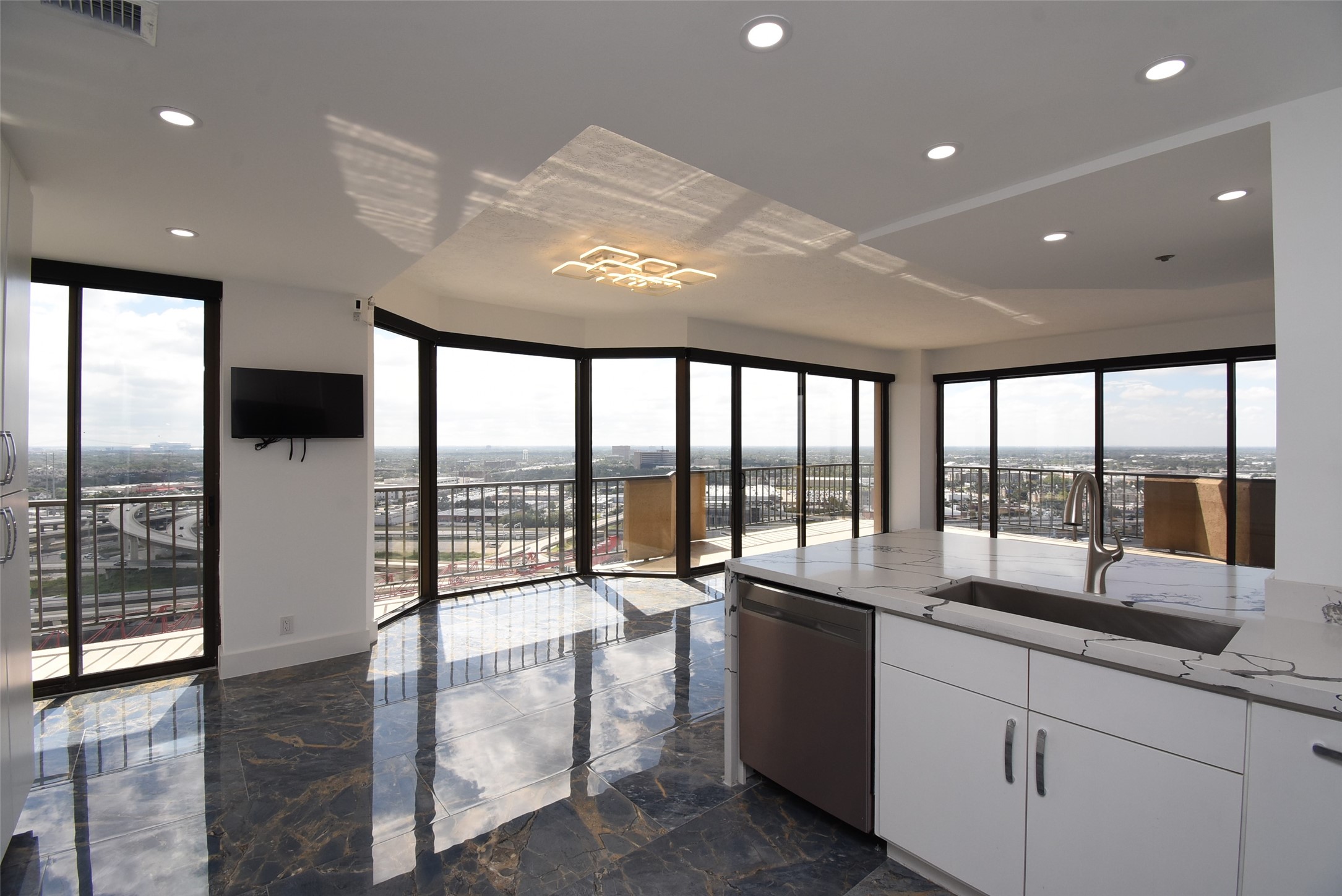 3350 McCue Road, Unit 2101 Houston, TX 77056 - Photo 6 of 50 Gallery Image 6