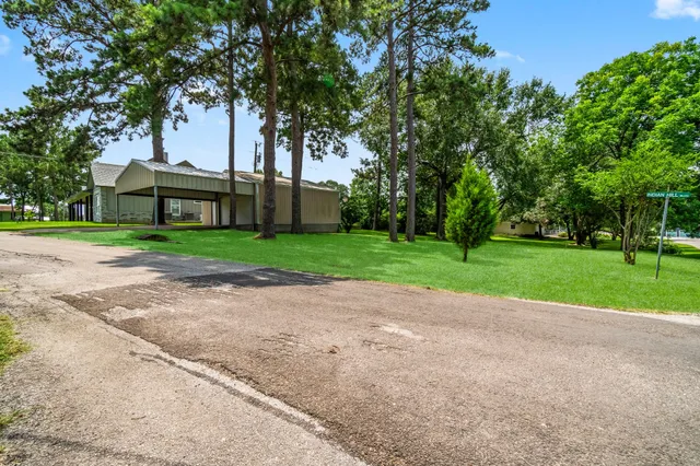 $880,000 | 1436 Indian Hill Boulevard, Livingston, TX 77351