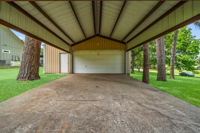 $880,000 | 1436 Indian Hill Boulevard, Livingston, TX 77351