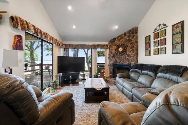 $880,000 | 1436 Indian Hill Boulevard, Livingston, TX 77351