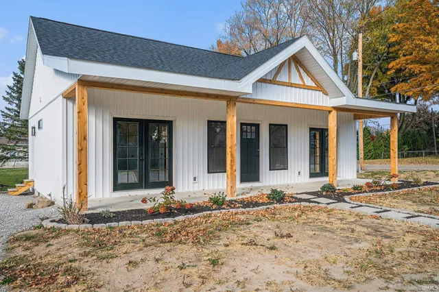 $229,900 | 102 South 7th Street, Pierceton, IN 46562